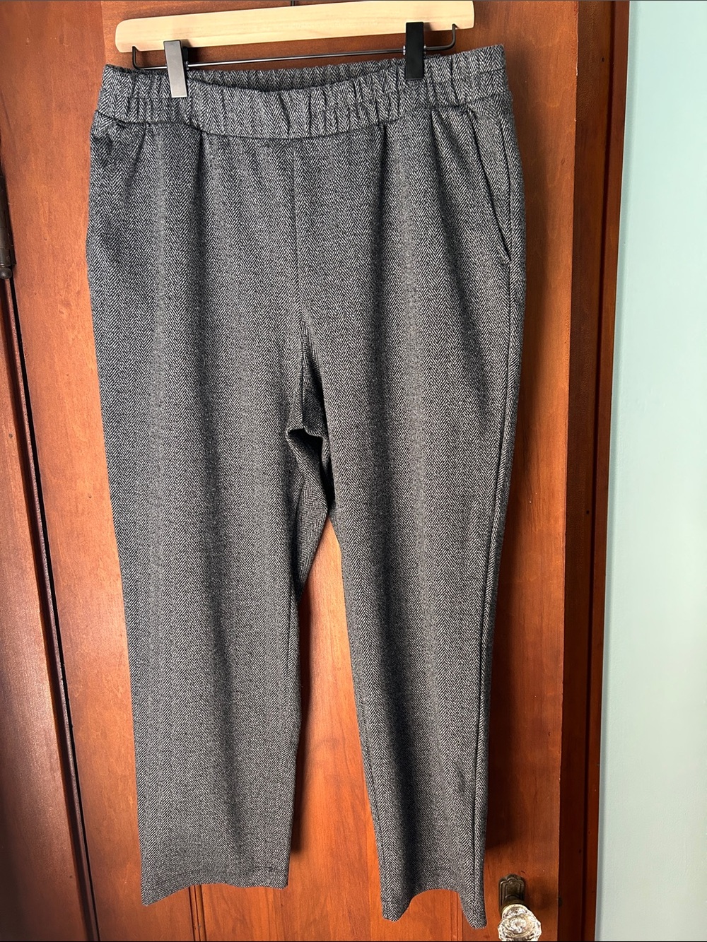 Gray Herringbone Pattern Textured Pull-On Trousers
